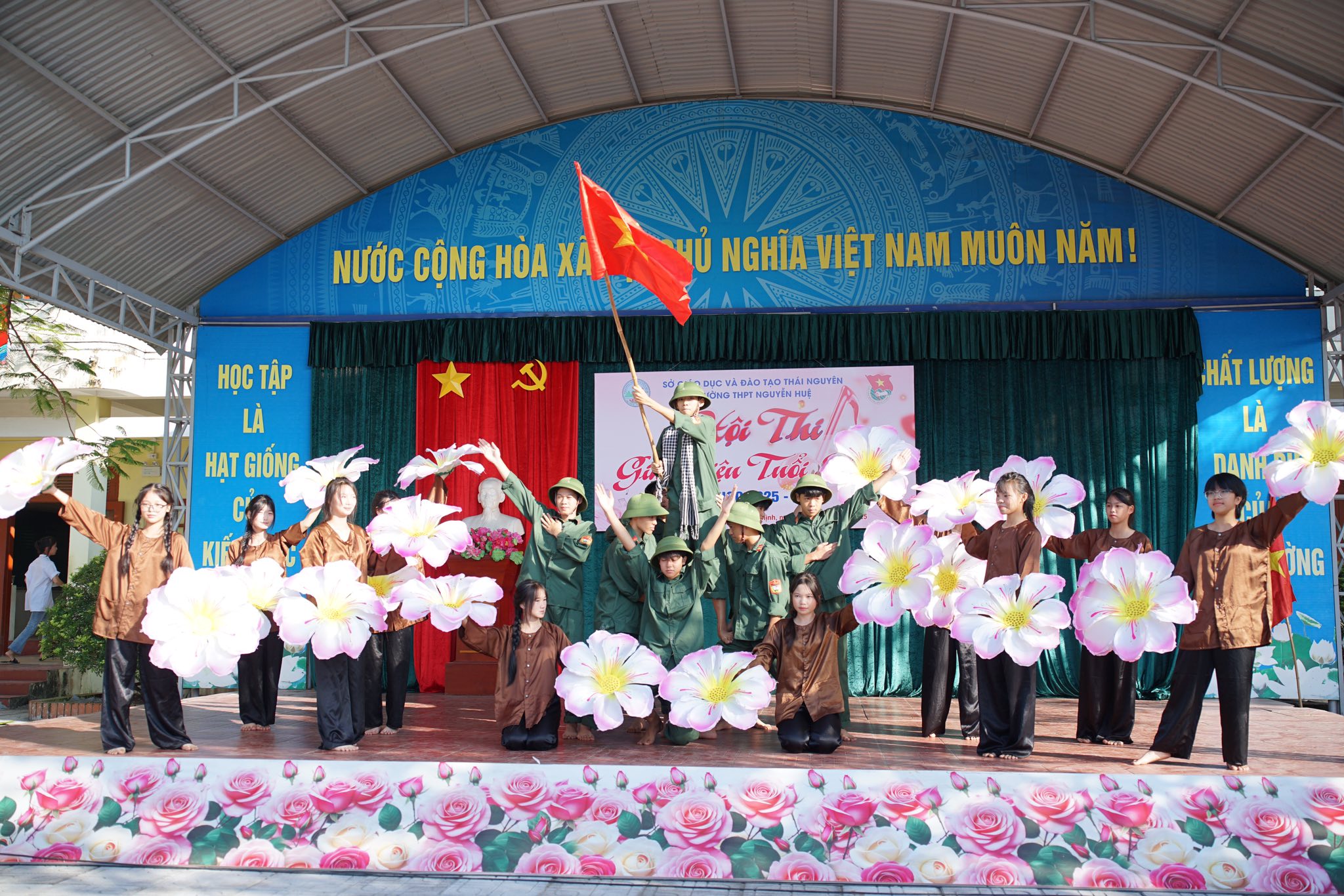 Ảnh hoạt động lớn